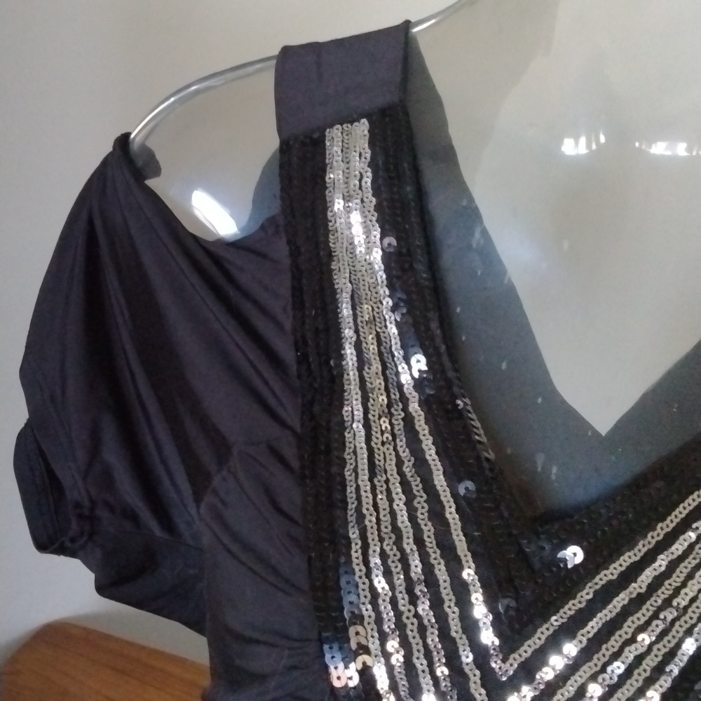 Addictive plus size sequence top - Picture 4 of 9